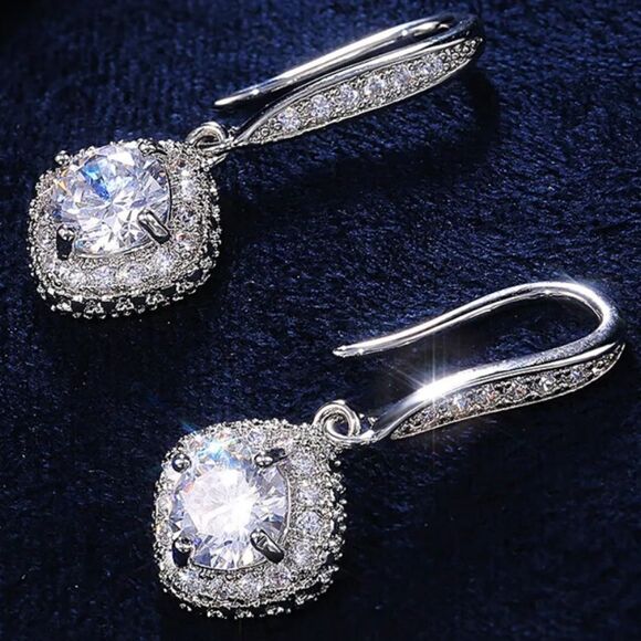 The Drop Dead Gorgeous Dangle Earring in white sapphire and 925 - Picture 1 of 6